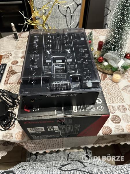Garanciás Pioneer DJM-450 keverő +decksaver eladó! Beszámítás is lehetséges.
