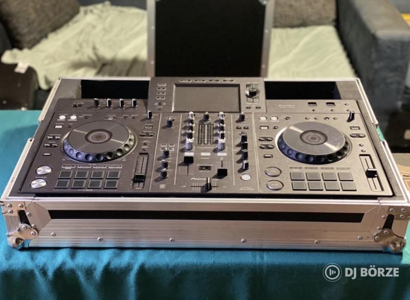 Pioneer XDJ RX2 + Magma Rack