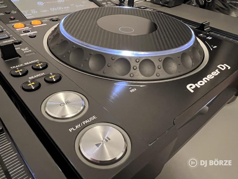 Pioneed CDJ 2000 NXS2