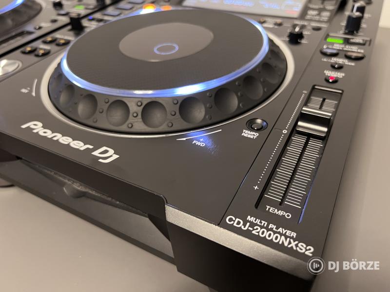 Pioneed CDJ 2000 NXS2