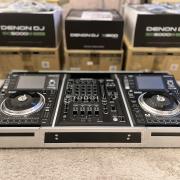 Gyűjtői állapotú ,dobozos, 2 db DENON SC5000M + 1 db DENON X1800 + MAGMA rack