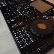 Pioneer XDJ-RX3 szinte új, garanciális + hardcase