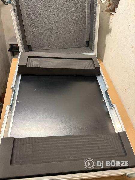 Eladó Rack Denon DJ X-1800