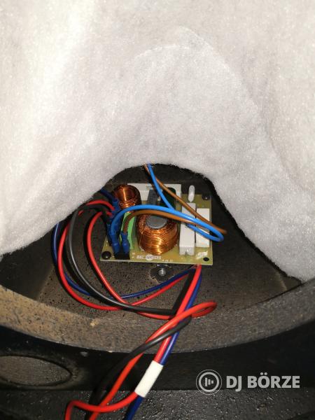 B&C koaxiális hangszórókkal szerelt hangdobozok