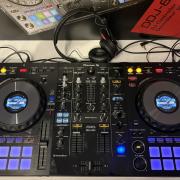 Pioneer DDJ-800 DJ kontroller + Sennheiser HD 25 fejhallgató szett