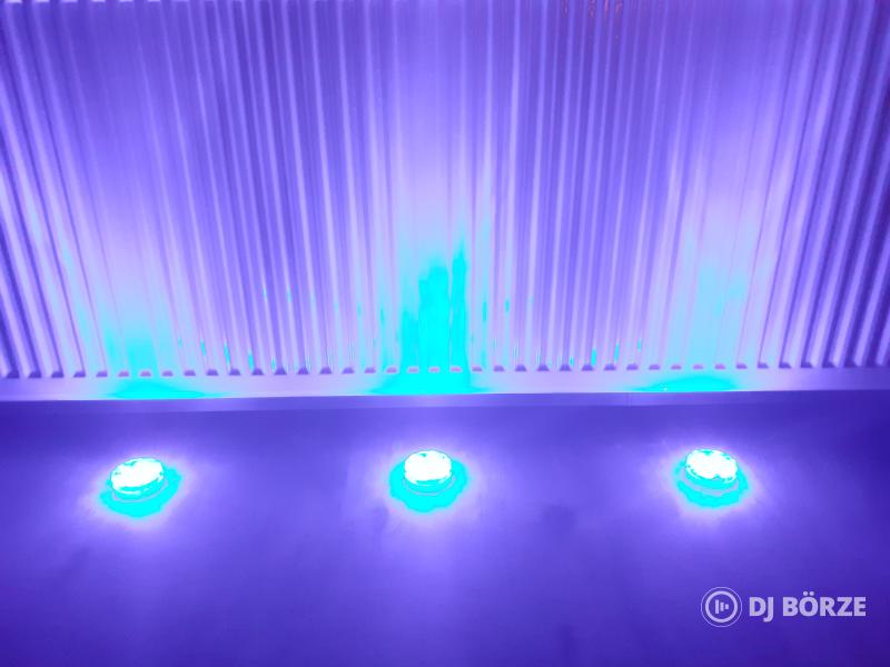 Medence világítás!4db rgb távirányítós, vízálló, elemes/aksis hangulat színező lámpa.