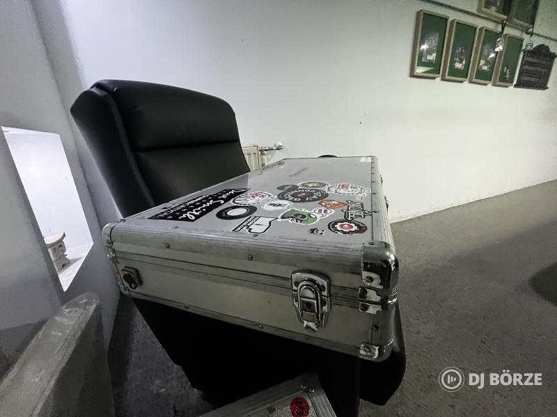 Xdj700 pár + djm250mk2 + kombi rack