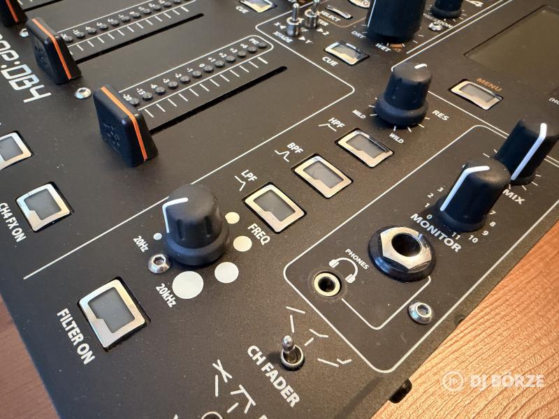 Allen & Heath Xone: DB4 DJ keverő