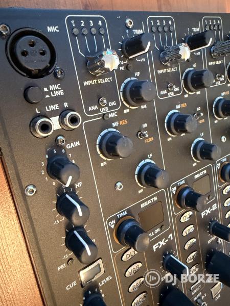 Allen & Heath Xone: DB4 DJ keverő