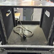 9U magas levehető tetejű végfok rack