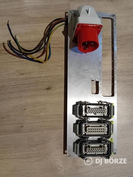 Fény csatlakozósor rackből kiszerelve