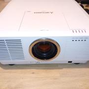 Mitsubishi WD 8200 U projector (beszámítás is) új ár: 2mft. Bp-Gyöngyös