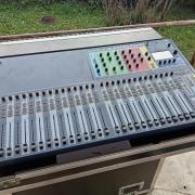 Soundcraft Si Expression-3 digitális keverőpult eladó.