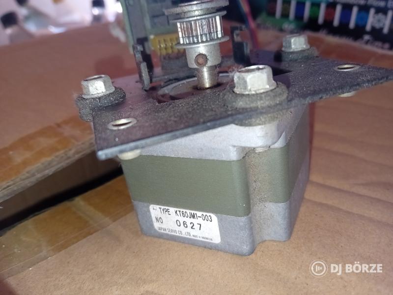 Kb 30db van! Bontott Martin - Léptetőmotor KT60JM1-003