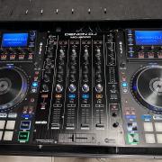 Denon DJ MCX8000 – hibátlan állapot + ZOMO hardcase + Decksaver