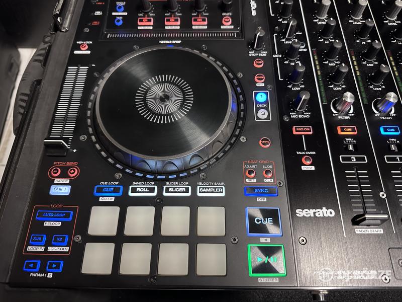 Denon DJ MCX8000 – hibátlan állapot + ZOMO hardcase + Decksaver