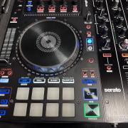Denon DJ MCX8000 – hibátlan állapot + ZOMO hardcase + Decksaver