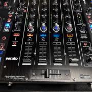 Denon DJ MCX8000 – hibátlan állapot + ZOMO hardcase + Decksaver