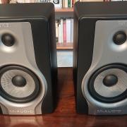 Eladó két M-Audio BX6 Carbon stúdiómonitor