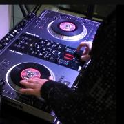 Numark NS7 és 2 db V7