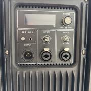 2db Behringer DR112DSP aktív hangfal, védőtokkal együtt