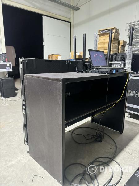 DJ Asztal LED Fallal használt