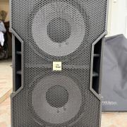 the box Pyrit 212 Sub A aktív mélyláda védőtokkal