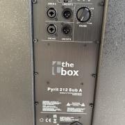 the box Pyrit 212 Sub A aktív mélyláda védőtokkal