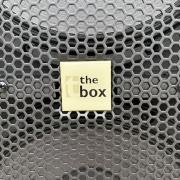 the box Pyrit 212 Sub A aktív mélyláda védőtokkal