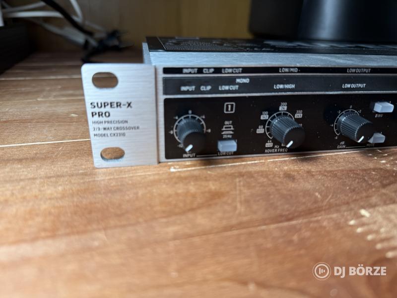 Behringer CX2310 Super X Pro V2 aktív hangváltó