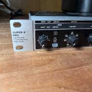 Behringer CX2310 Super X Pro V2 aktív hangváltó