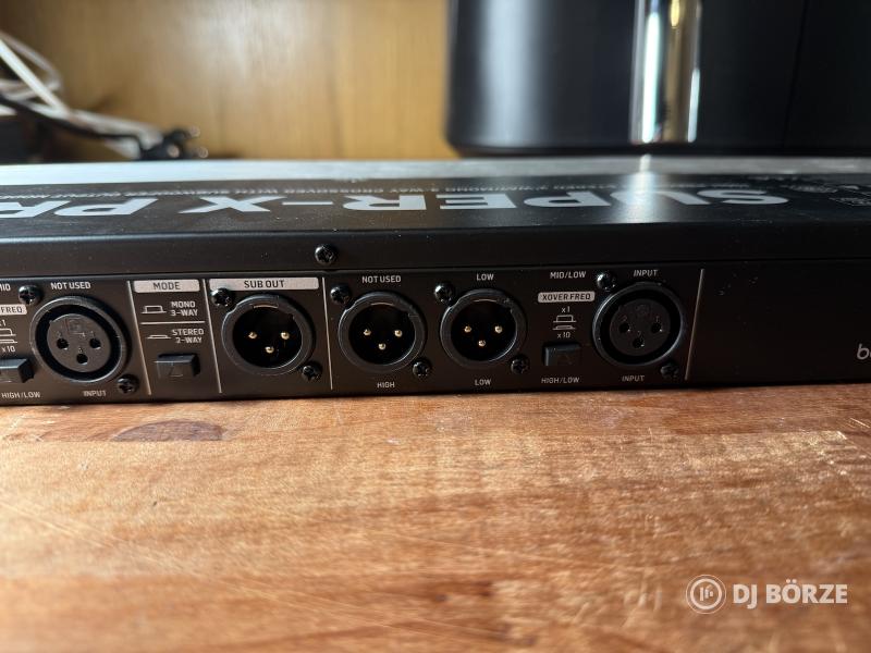 Behringer CX2310 Super X Pro V2 aktív hangváltó