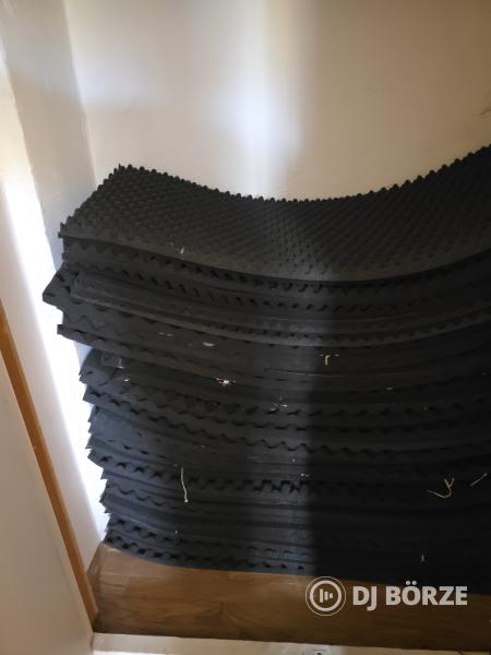 Hangelnyelő szivacs