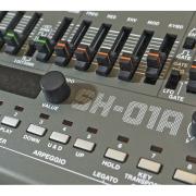 Roland SH-01A szinti