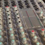 Frontier Merit MT-2402 keverőpult