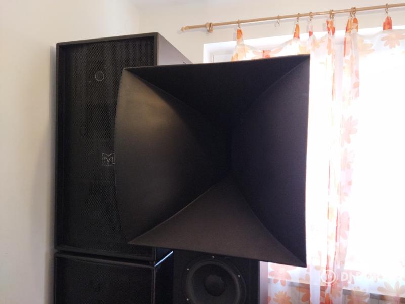 JBL 2365-ös típusú közép-magas sugàrzó tölcsérek.