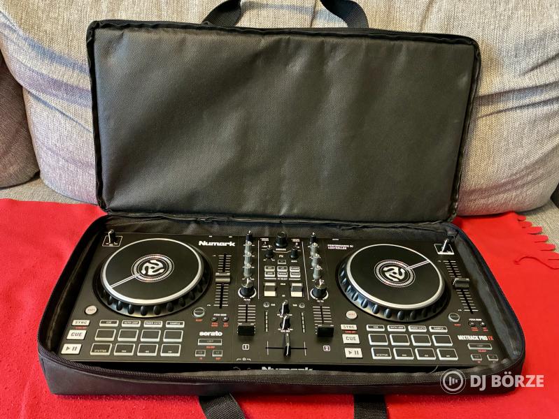 Numark Mixtrack Pro FX táskával