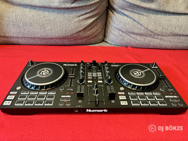 Numark Mixtrack Pro FX táskával