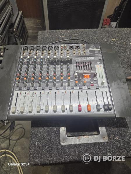 Behringer QX 1832 keverő