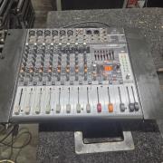 Behringer QX 1832 keverő
