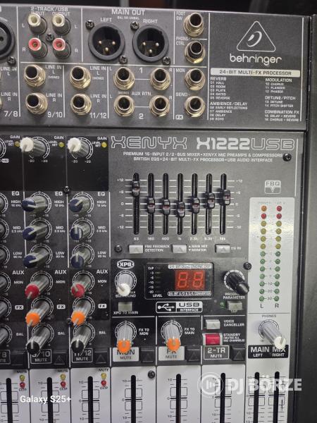 Behringer QX 1832 keverő