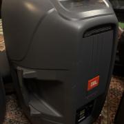 Komplett PA szett: Alto PBM 8.250 keverő-erősítő + 2db JBL EON 300 15"passzív hangfal + tokok.
