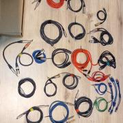 28db jel kábel, több Neutric dugóval