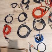 28db jel kábel, több Neutric dugóval