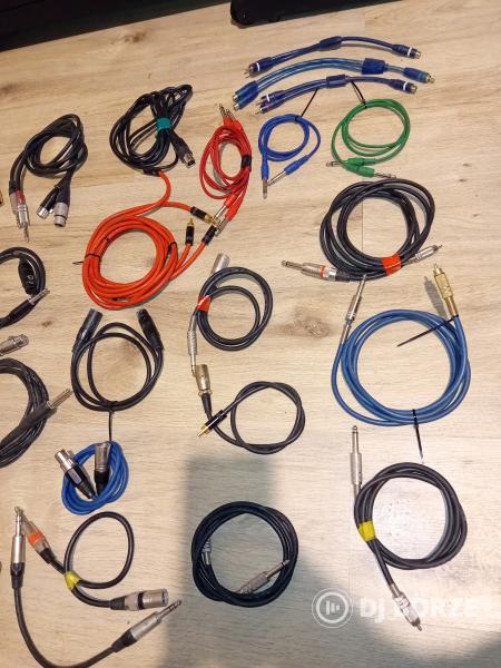 28db jel kábel, több Neutric dugóval