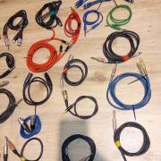 28db jel kábel, több Neutric dugóval