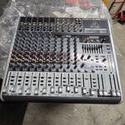 Behringer QX 1832 keverő