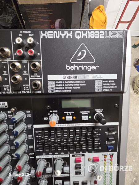 Behringer QX 1832 keverő