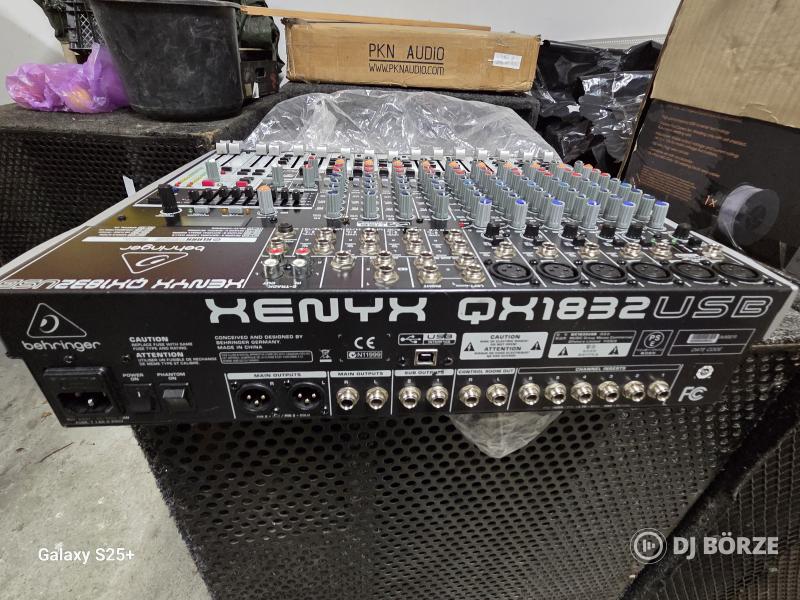 Behringer QX 1832 keverő