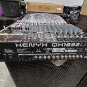 Behringer QX 1832 keverő